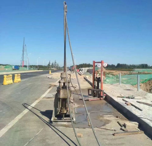温泉公路高聚物注浆加固